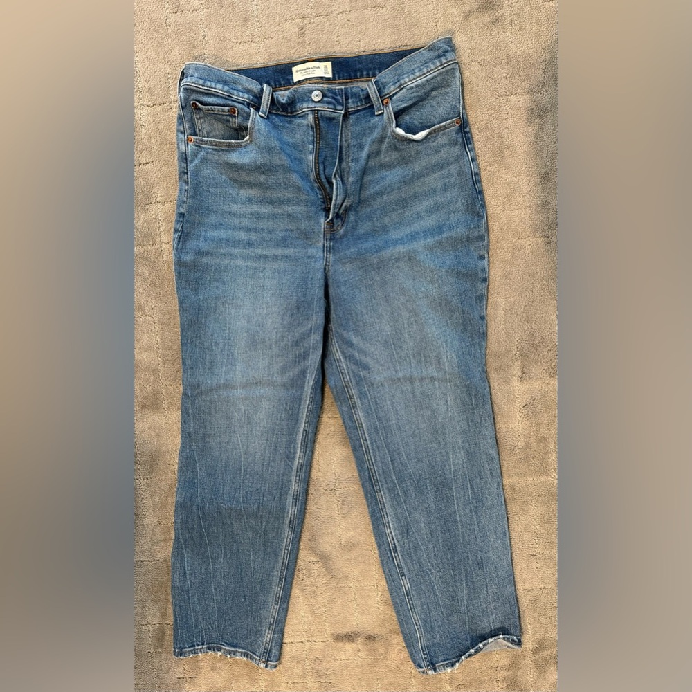 Abercrombie and Fitch Women’s size 31 (10/12) jeans.